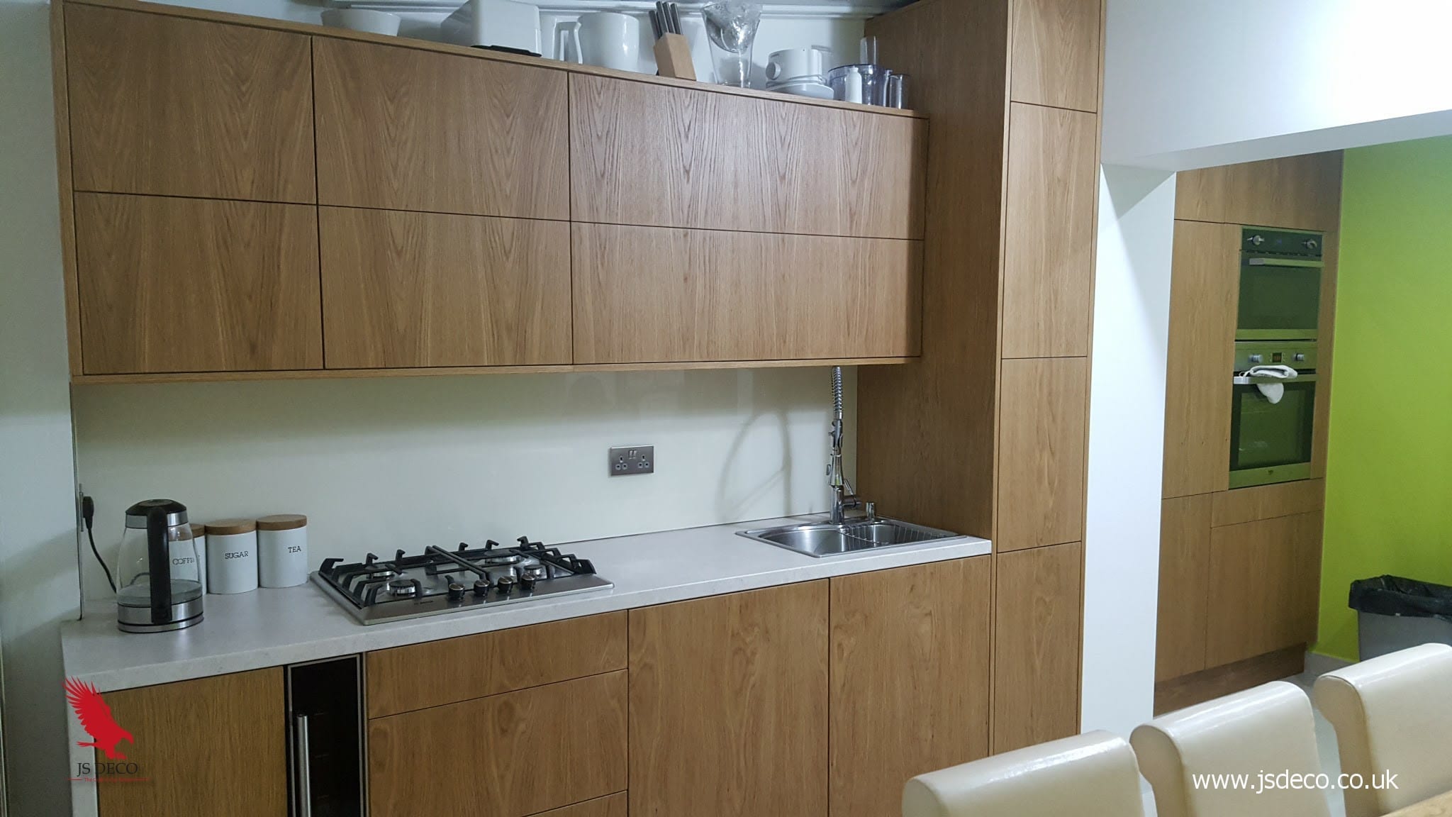 Modern oak veneer kitchen Modern oak veneer kitchen