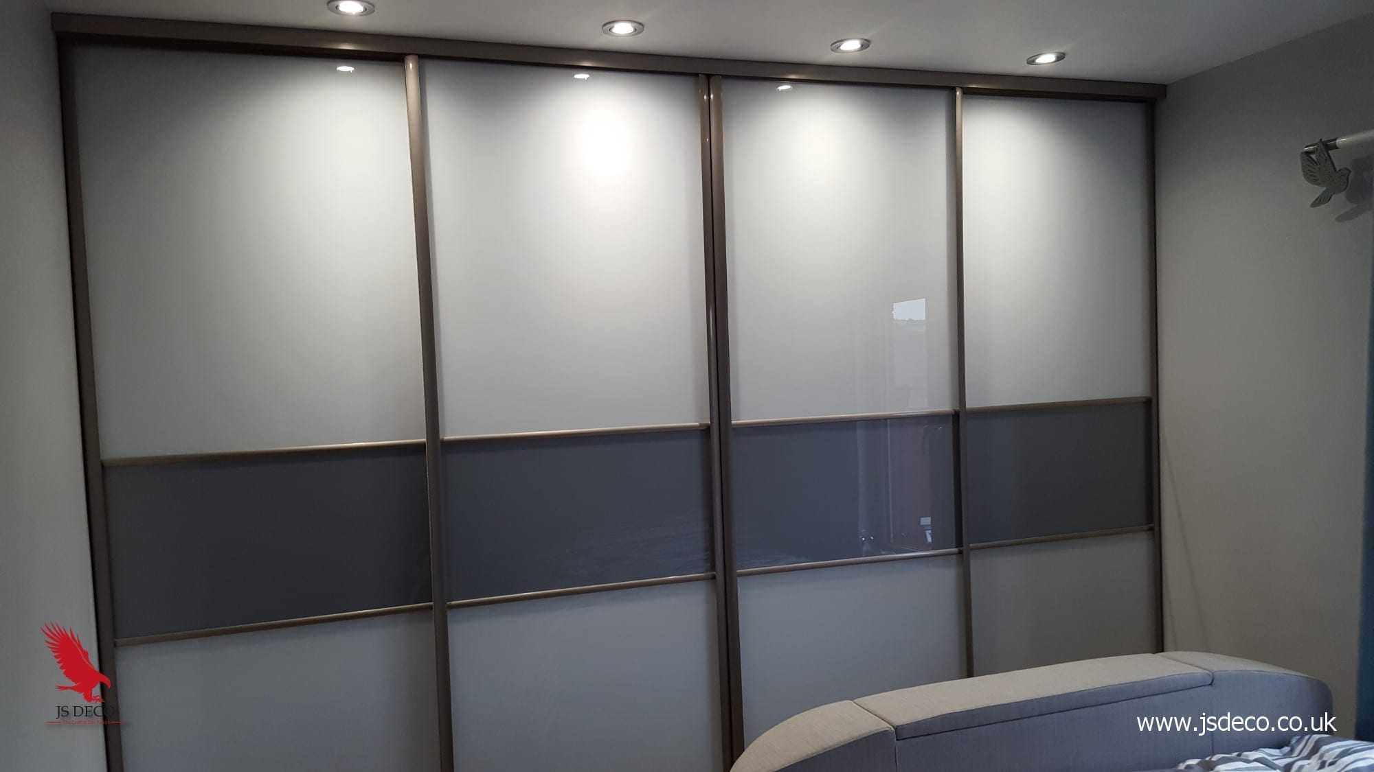 High gloss sliding doors wardrobe Halifax, West Yorkshire