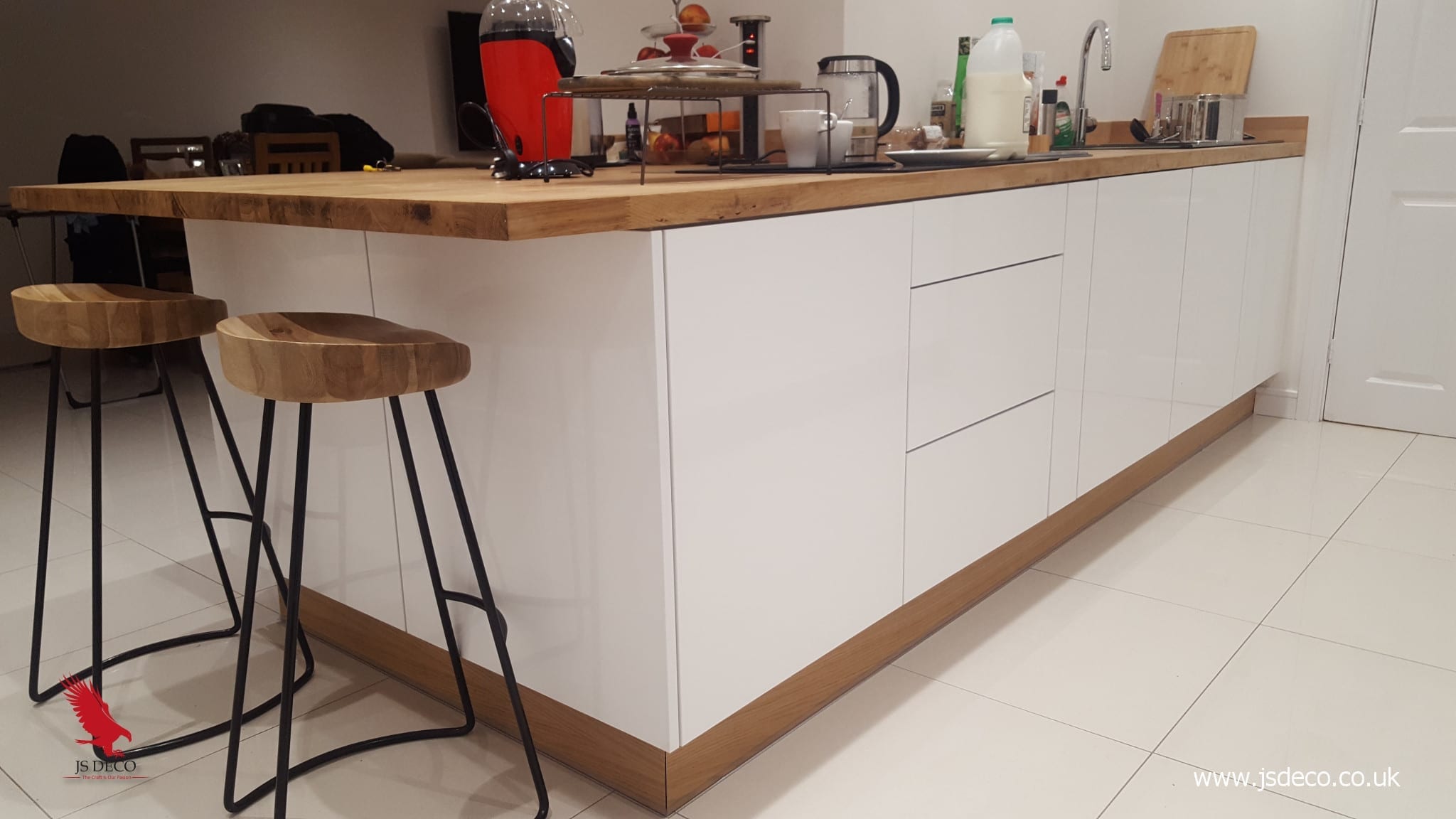 High gloss fitted kitchen with island Halifax. High gloss fitted kitchen with island Halifax.