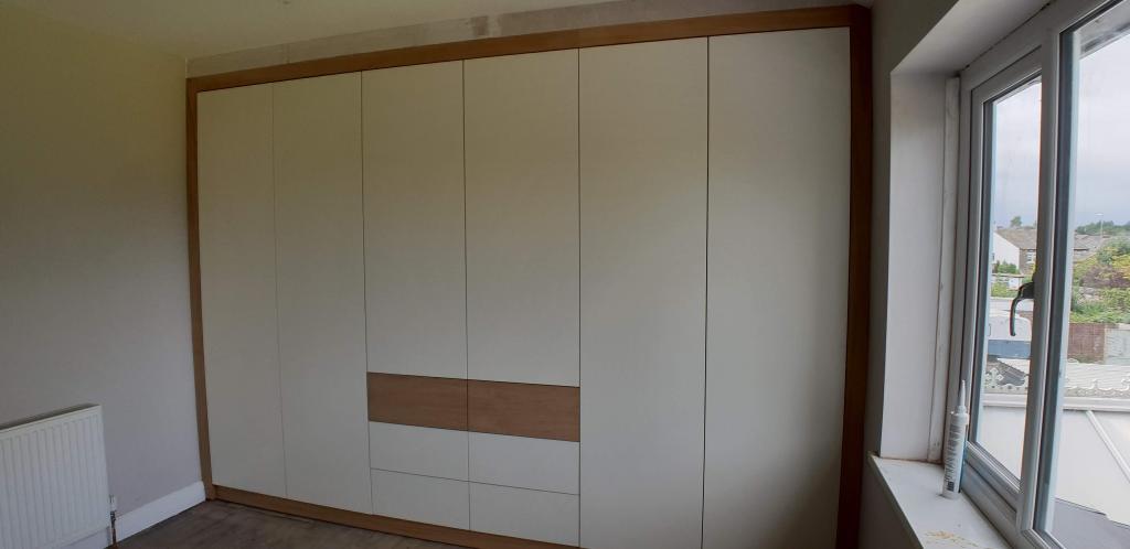 Fitted wardrobe white