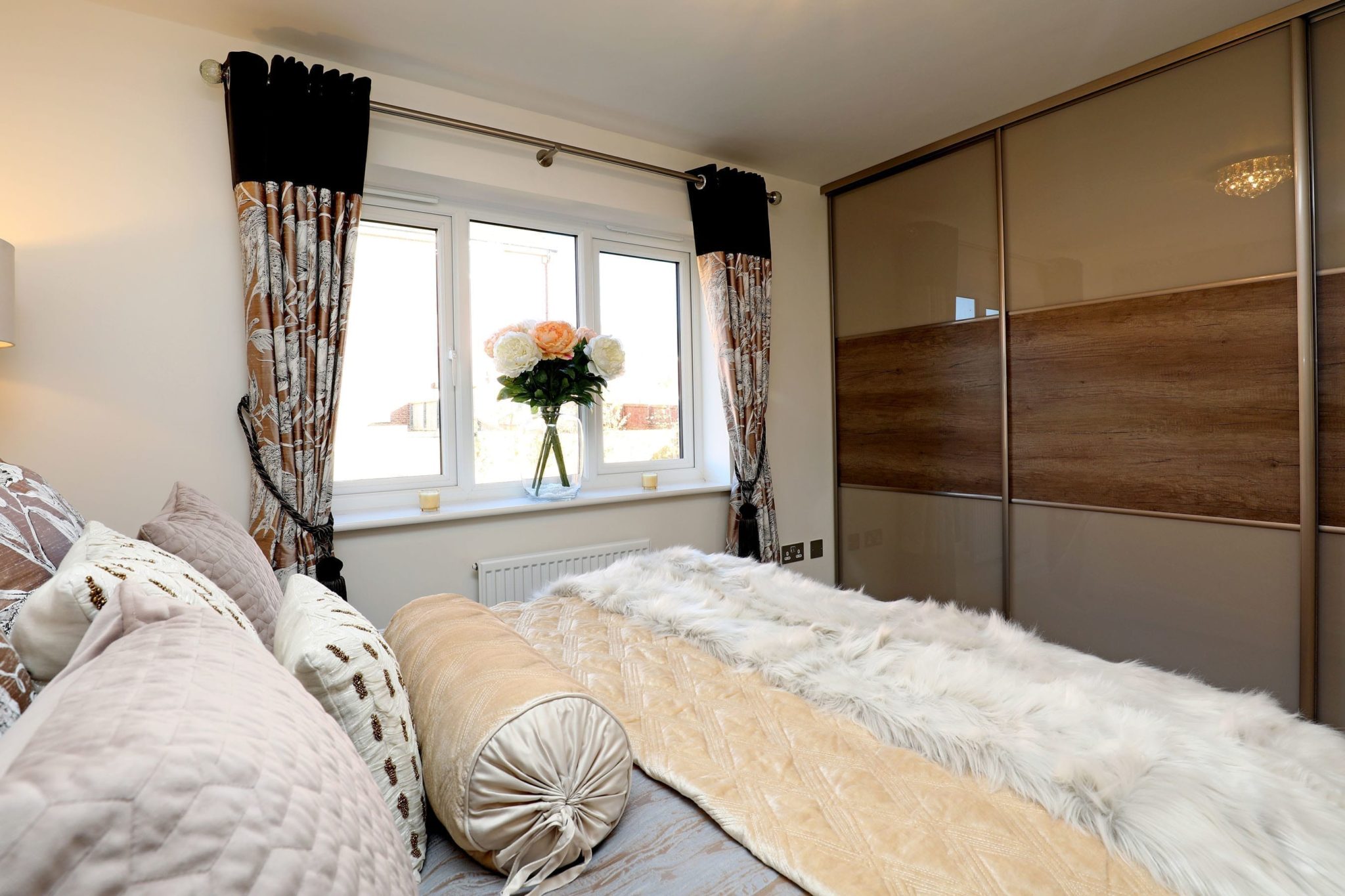 High gloss sliding door wardrobe. High gloss sliding door wardrobe.