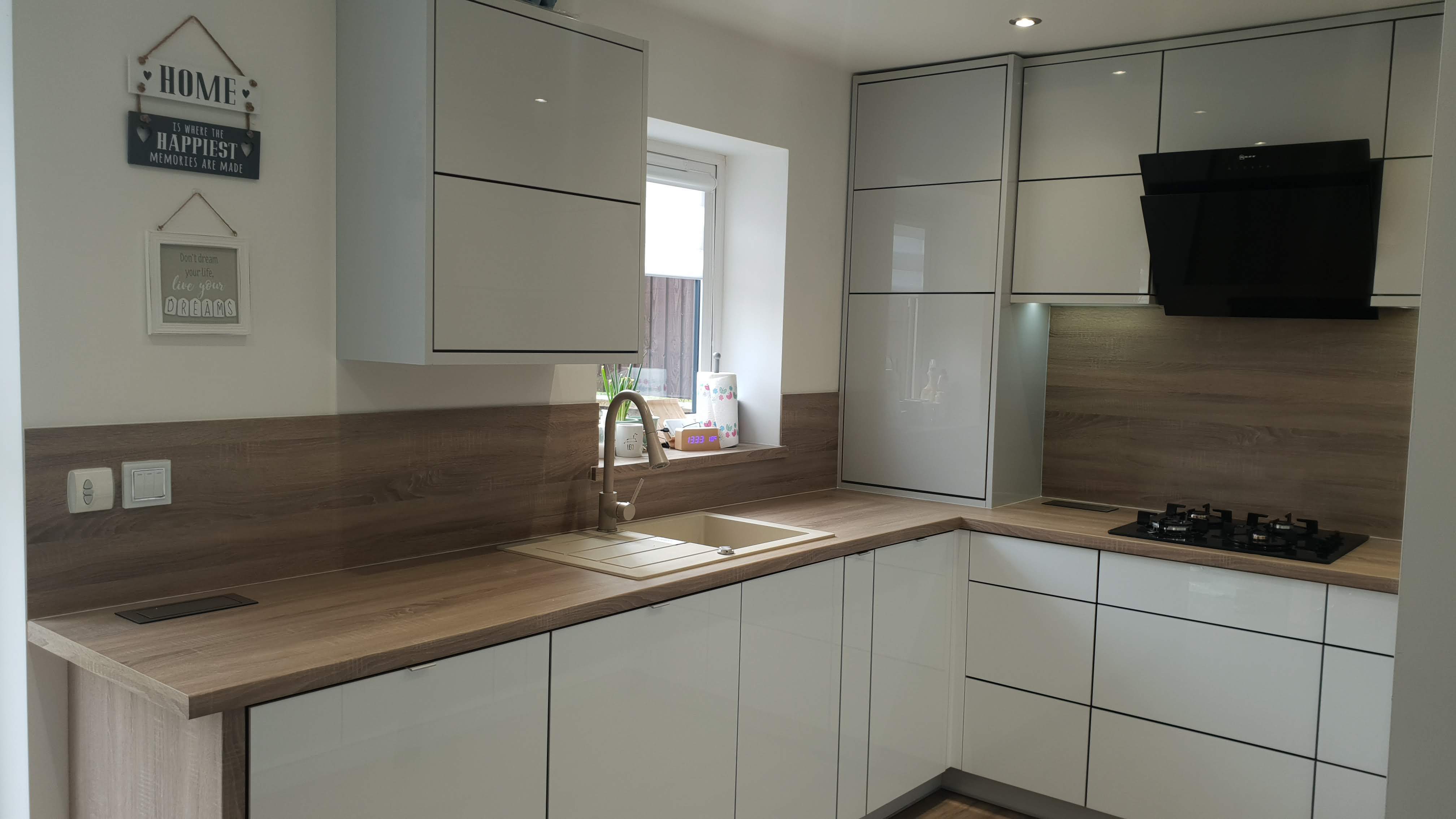 Modern high gloss kitchen furniture Barnsley