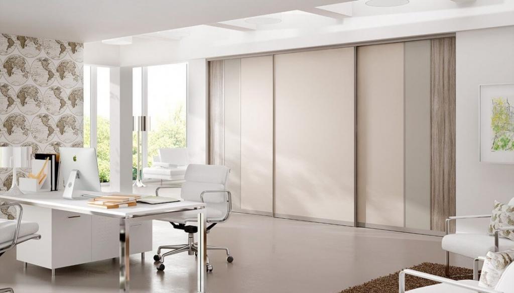 Fitted sliding door wardrobe