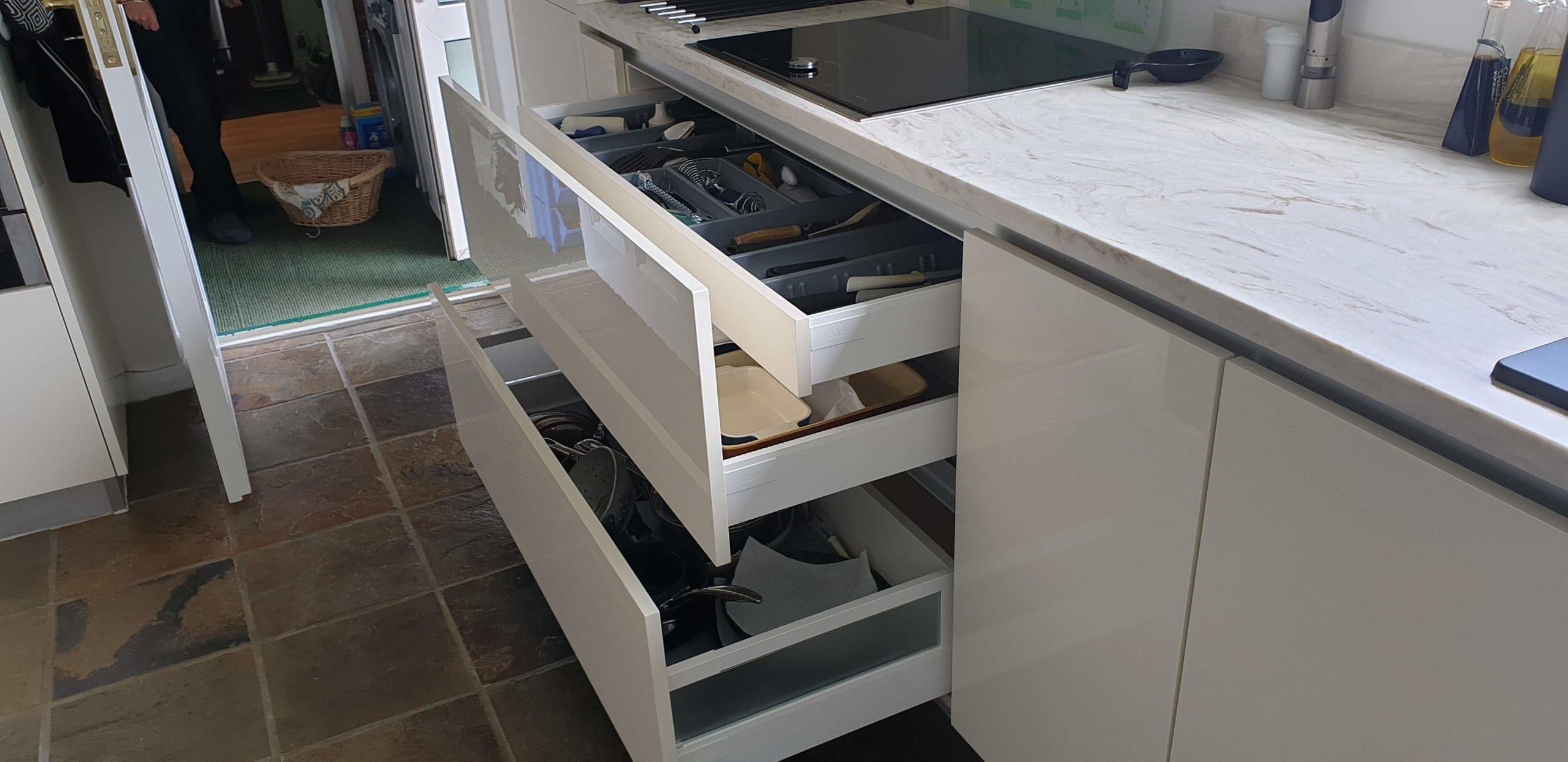 Under hob drawer cabinet