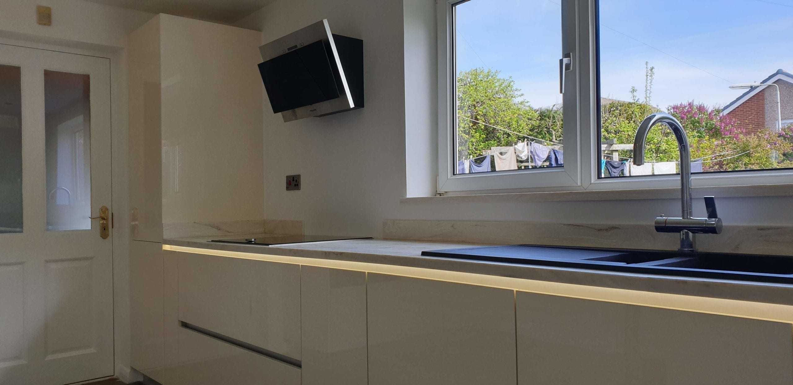 Modern handleless kitchens