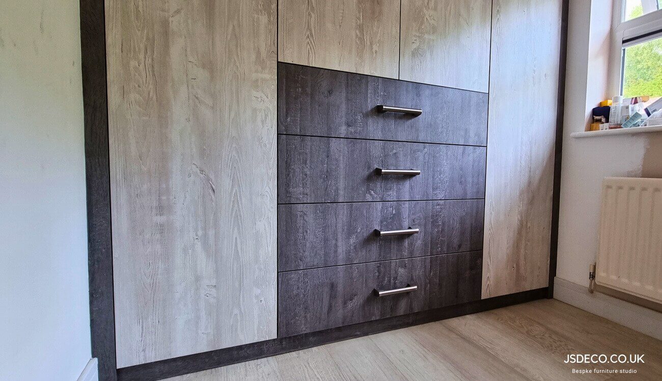 Modern style fitted wardrobe
